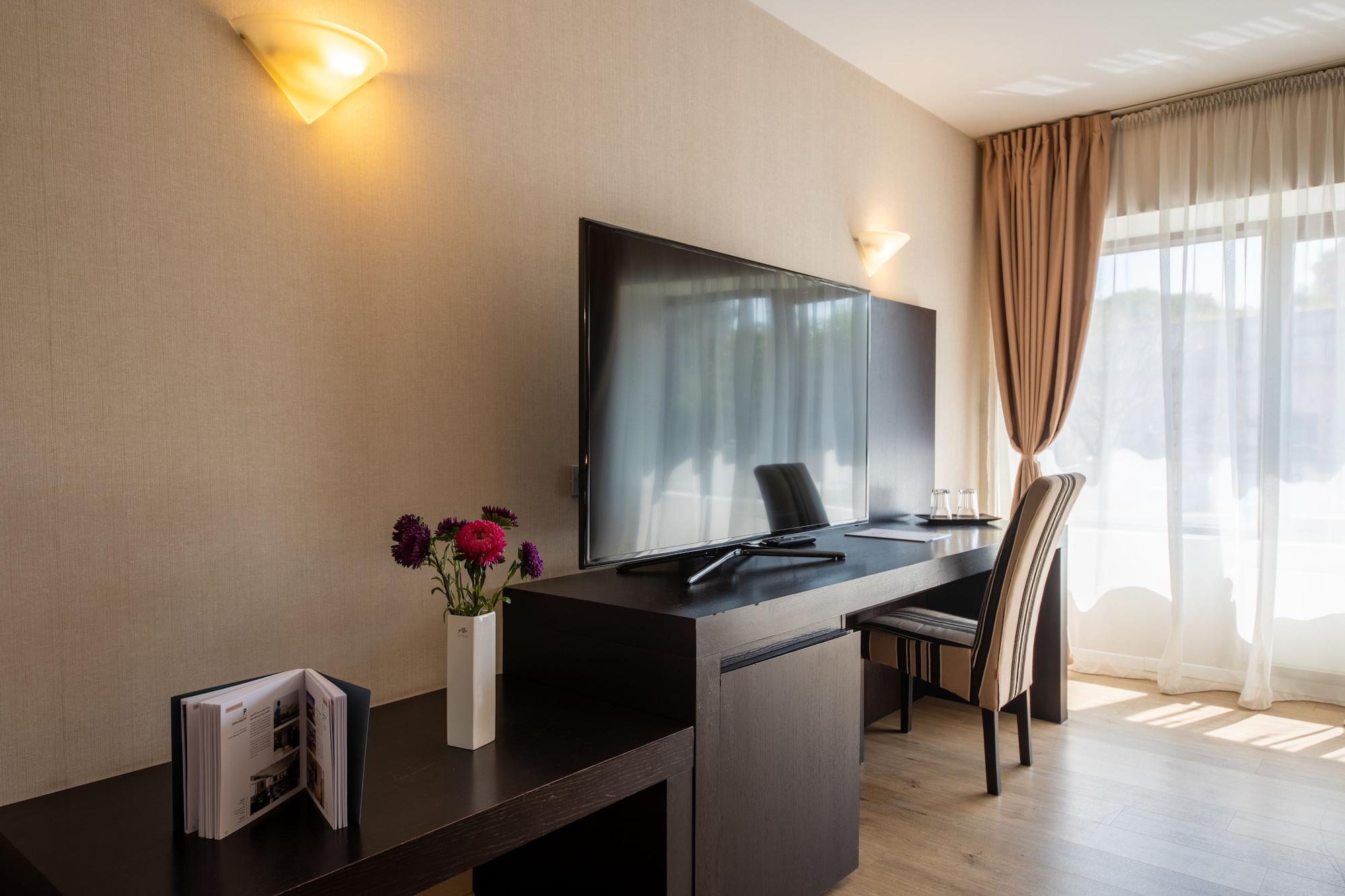 Hotel Parliament Bucharest Exterior photo