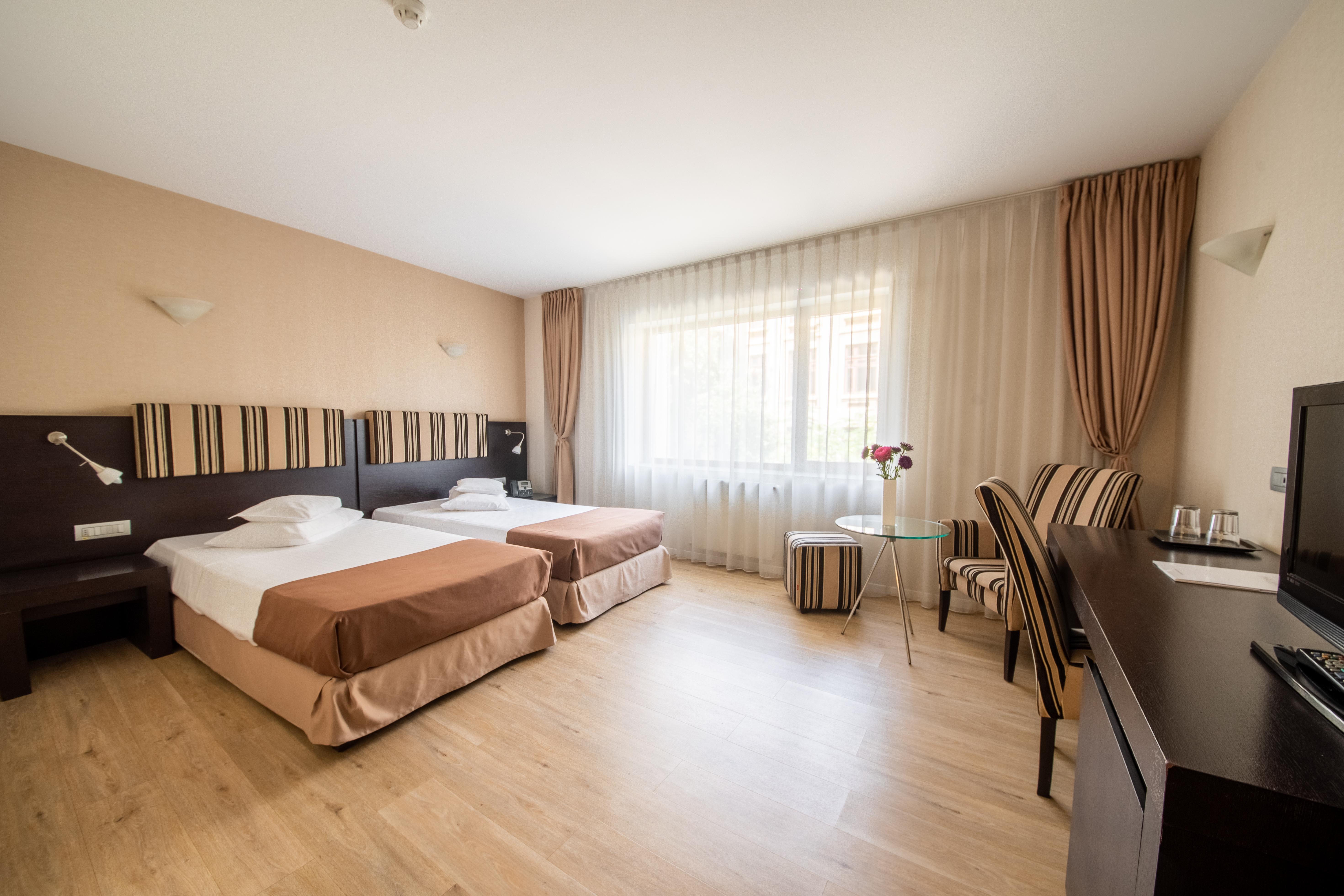 Hotel Parliament Bucharest Exterior photo