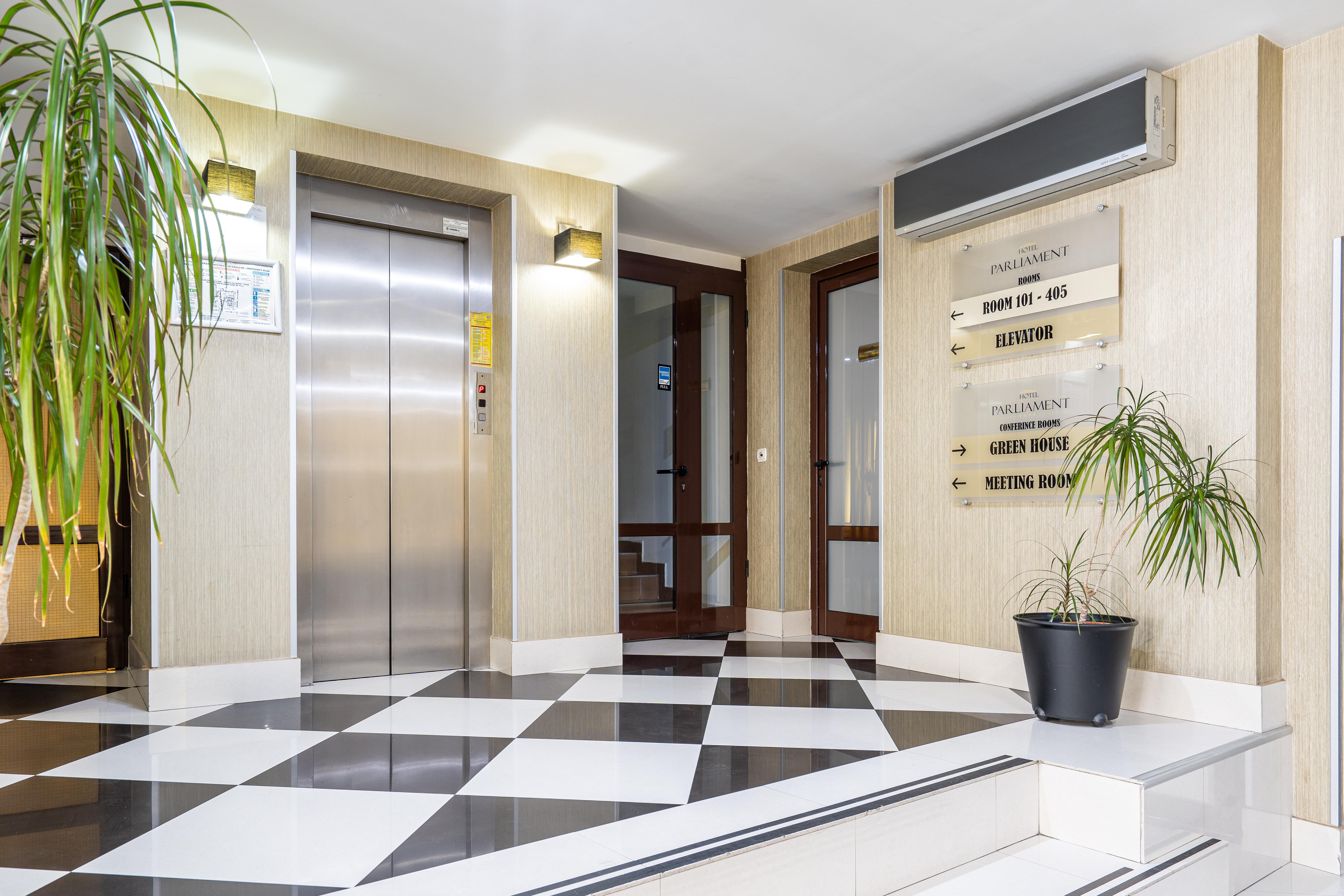 Hotel Parliament Bucharest Exterior photo